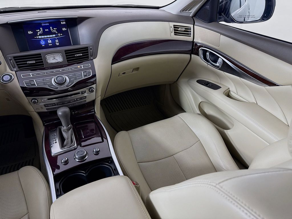 Thumbnail: 2019 INFINITI Q70 - 25