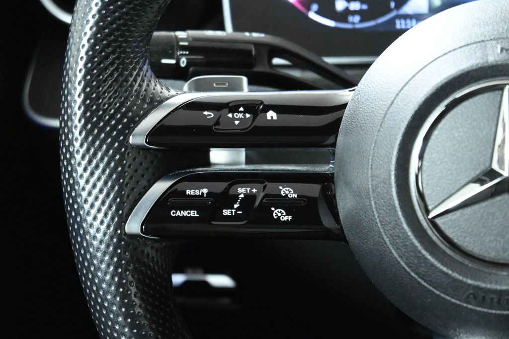 Thumbnail: 2023 Mercedes-Benz C-Class - 18