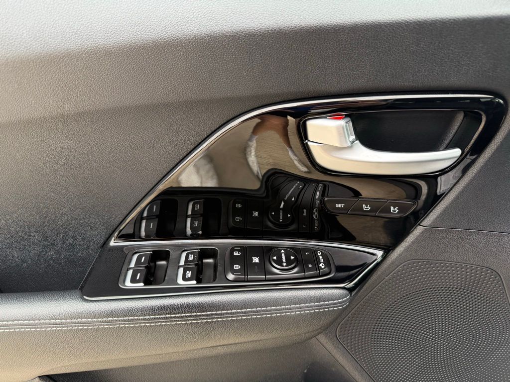 Thumbnail: 2019 Kia Niro - 10