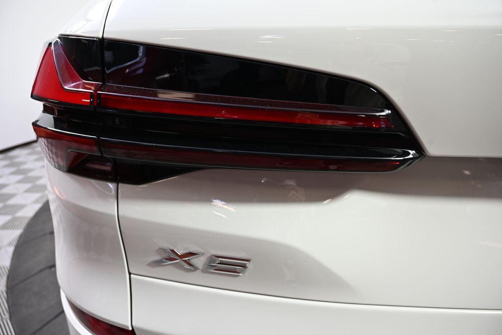 Thumbnail: 2026 BMW X5 - 11