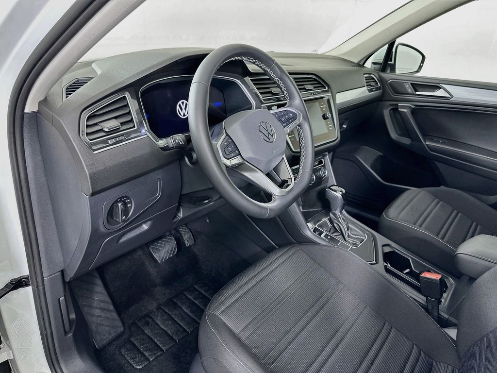 Thumbnail: 2024 Volkswagen Tiguan - 9