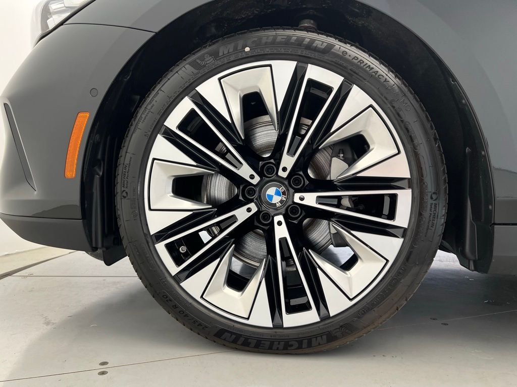 2025 BMW 5 Series 530i xDrive 23
