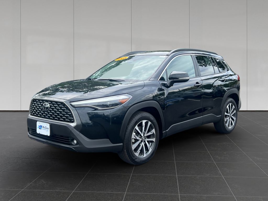  2025 Toyota Corolla Cross XLE AWD   
