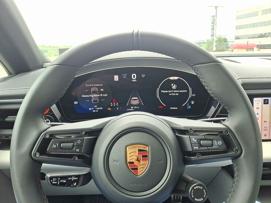 Thumbnail: 2025 Porsche Macan - 22