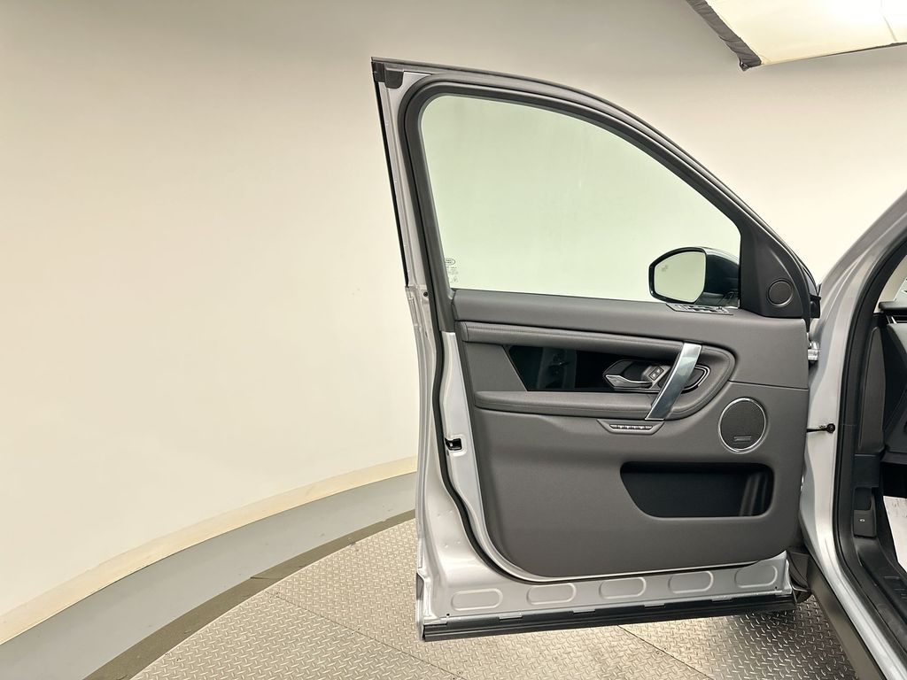 Thumbnail: 2025 Land Rover Discovery Sport - 6