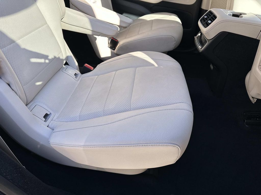 Thumbnail: 2022 Mercedes-Benz GLS - 26