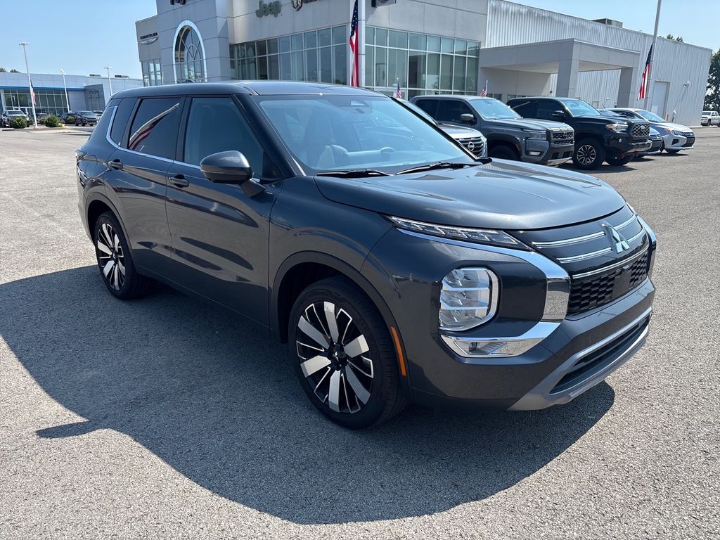 Gray 2025 Mitsubishi Outlander SUV / Crossover Front-Wheel Drive Continuously Variable Transmission