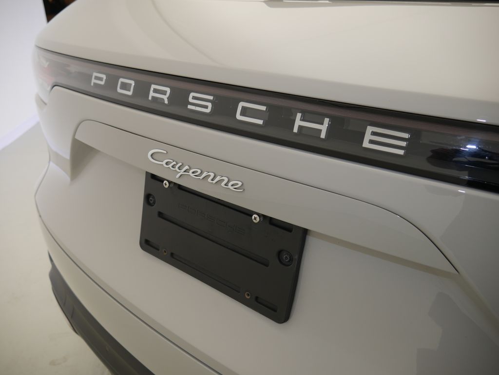 Thumbnail: 2023 Porsche Cayenne - 11