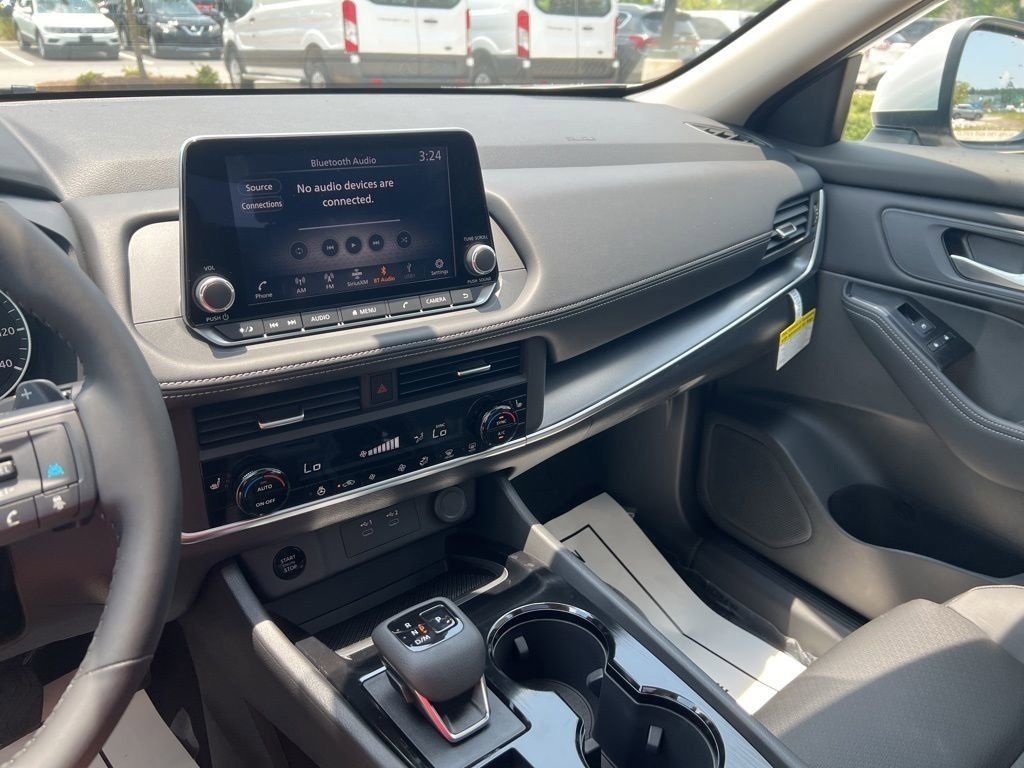 2025 Everest White Pearl Nissan Rogue SV FWD SUV