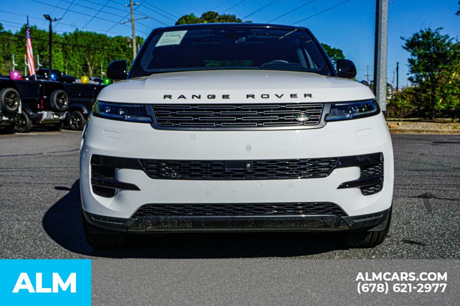 Used 2023 White Land Rover SE image 10