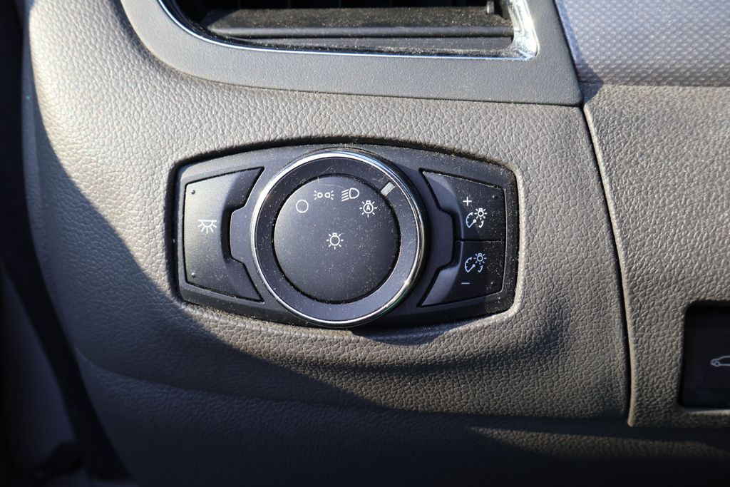 Thumbnail: 2013 Ford Edge - 17