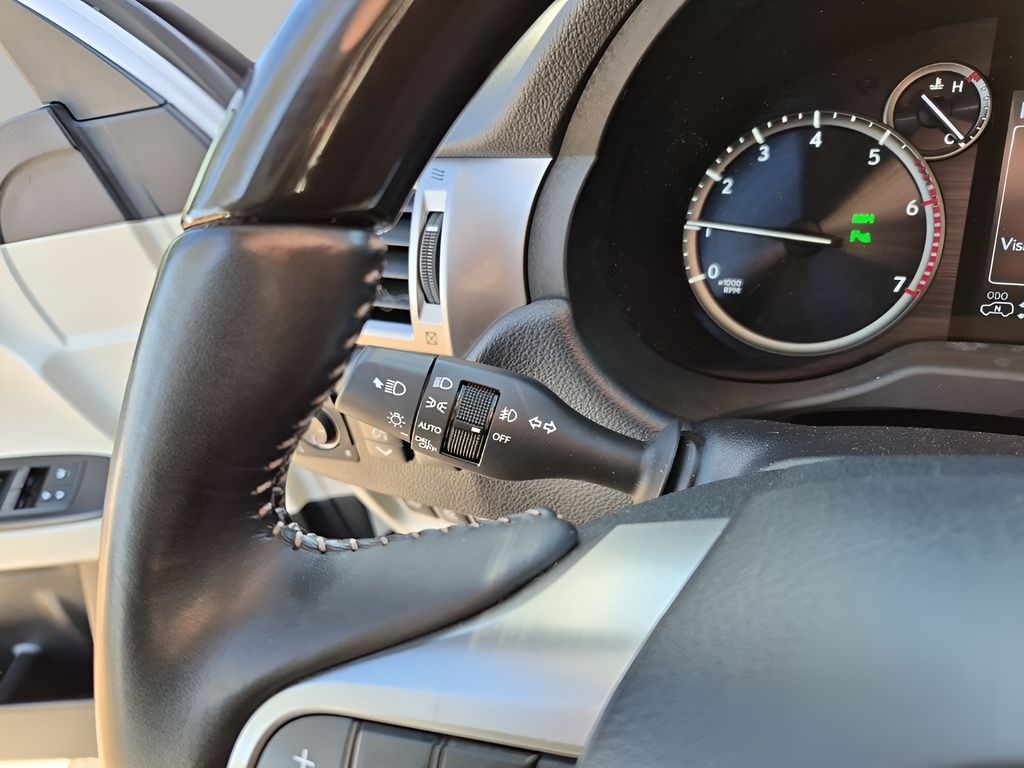 Used 2023 White Lexus 460 Luxury image 37