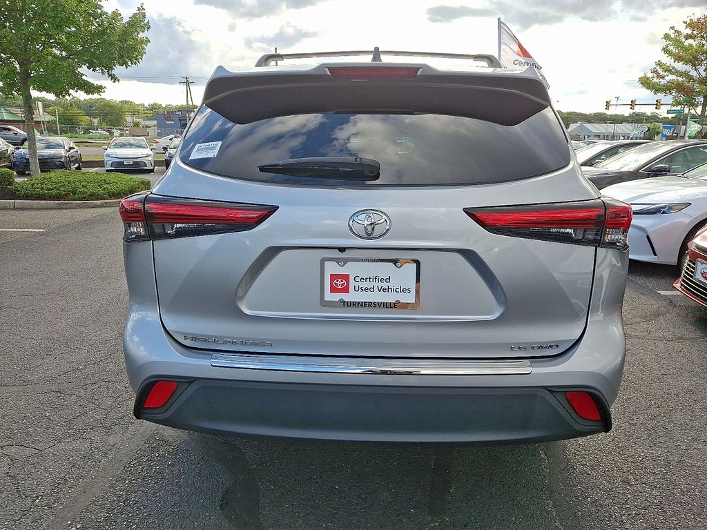 Thumbnail: 2022 Toyota Highlander - 5