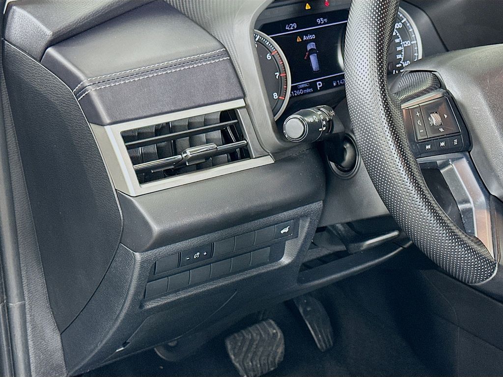 Thumbnail: 2022 Mitsubishi Outlander - 10