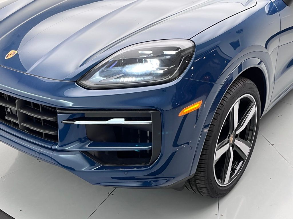 Thumbnail: 2025 Porsche Cayenne - 30