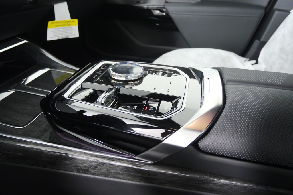 Thumbnail: 2025 BMW i7 - 24