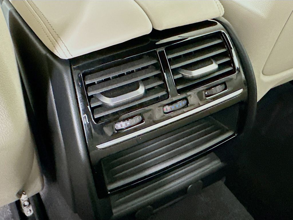 2019 BMW 5 Series 540i 26