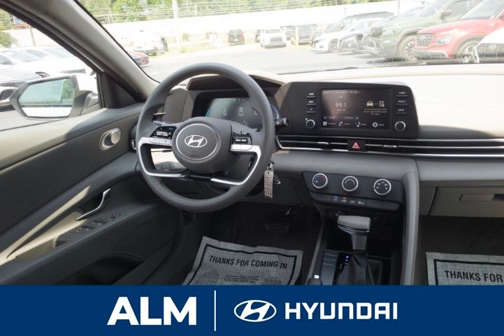 New 2026 White Hyundai SE image 20