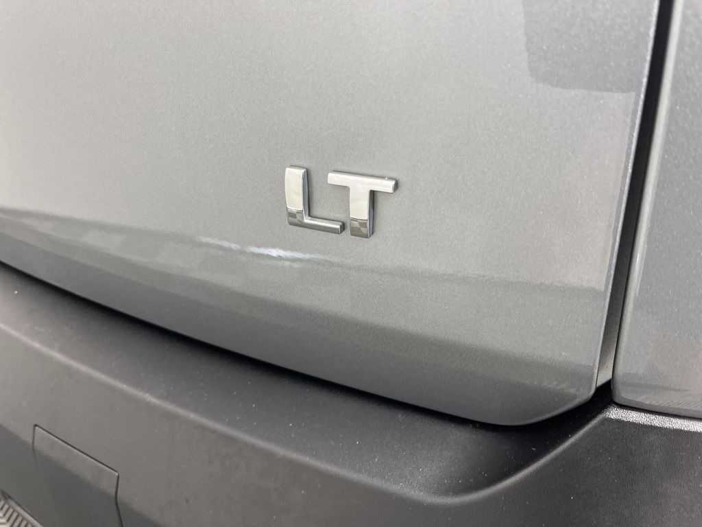 Thumbnail: 2023 Chevrolet Traverse - 4