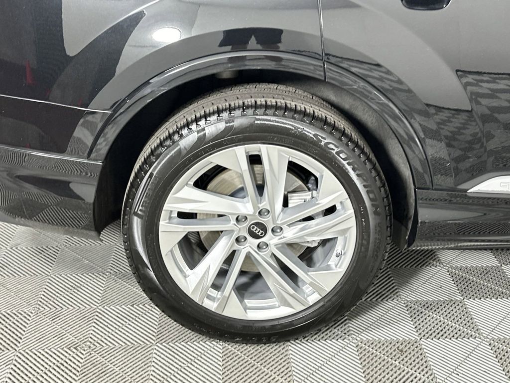 2023 Audi Q7 55 Premium Plus 17