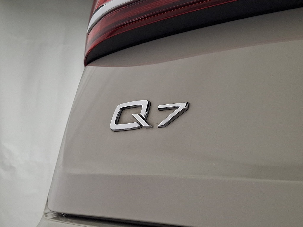 Thumbnail: 2023 Audi Q7 - 31