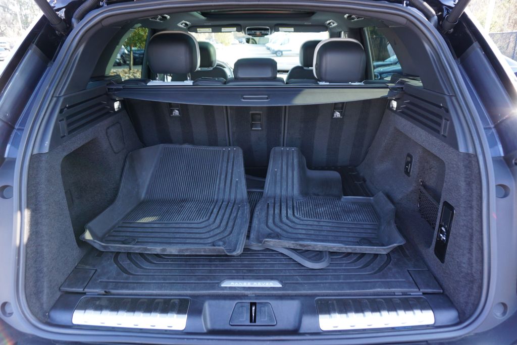 Thumbnail: 2025 Land Rover Range Rover Sport - 18