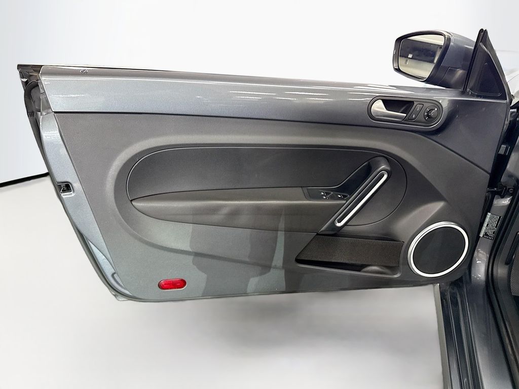 Thumbnail: 2013 Volkswagen Beetle - 28