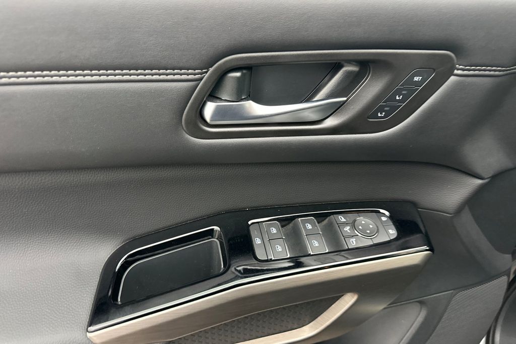 2025 Nissan Pathfinder Platinum - Photo 8