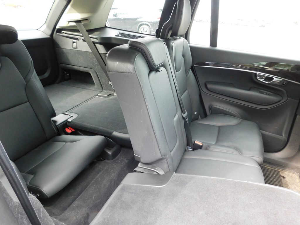 2017 Volvo XC90 T6 Momentum 5