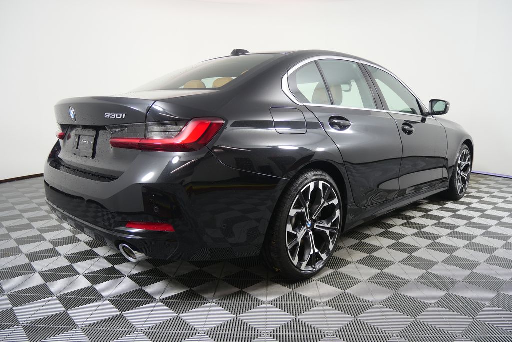 Thumbnail: 2025 BMW 3 Series - 3