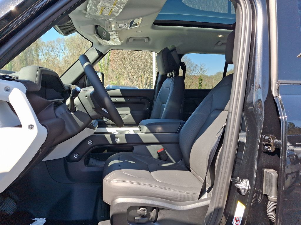 2025 Land Rover Defender 110 12
