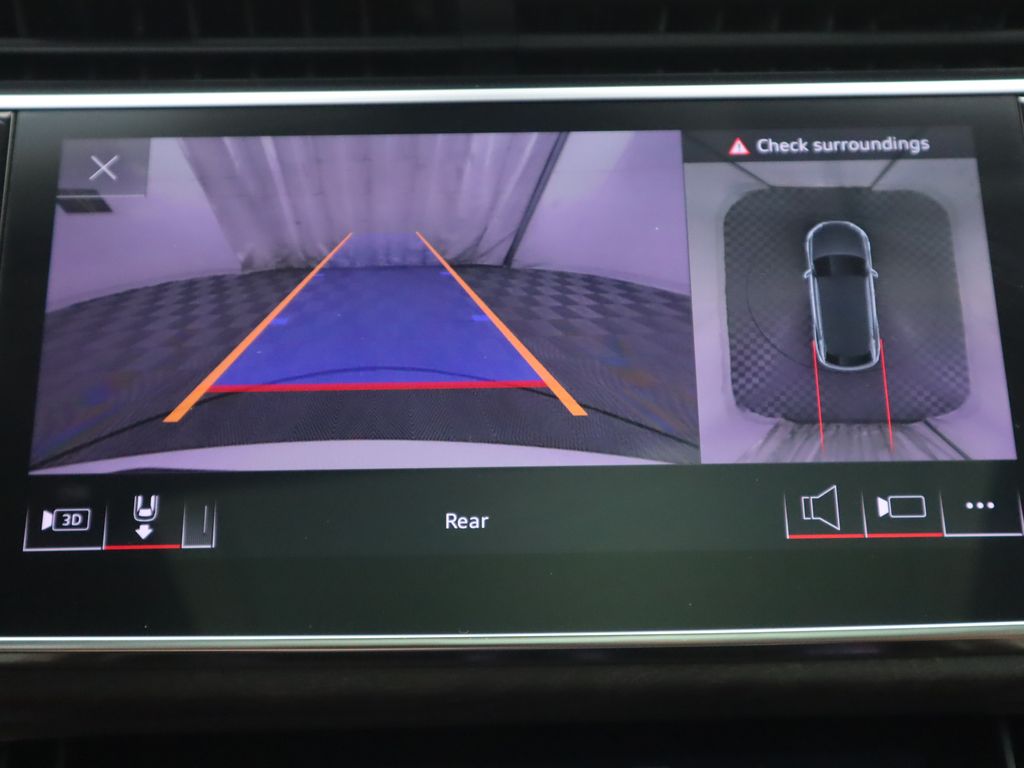 Thumbnail: 2022 Audi Q8 - 16