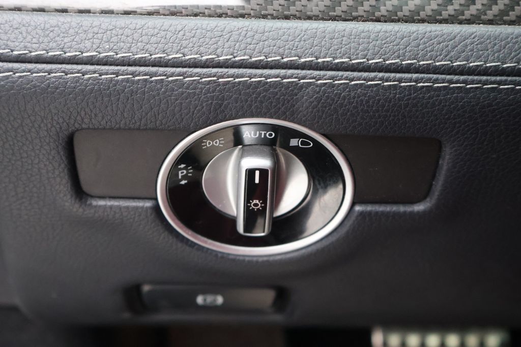 Thumbnail: 2013 Mercedes-Benz SL-Class - 32