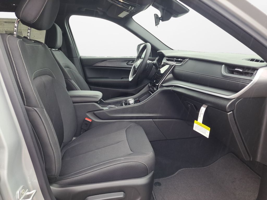 New Car 2025 Jeep Grand Cherokee  Laredo For Sale Under $35,000 In Austin, Texas