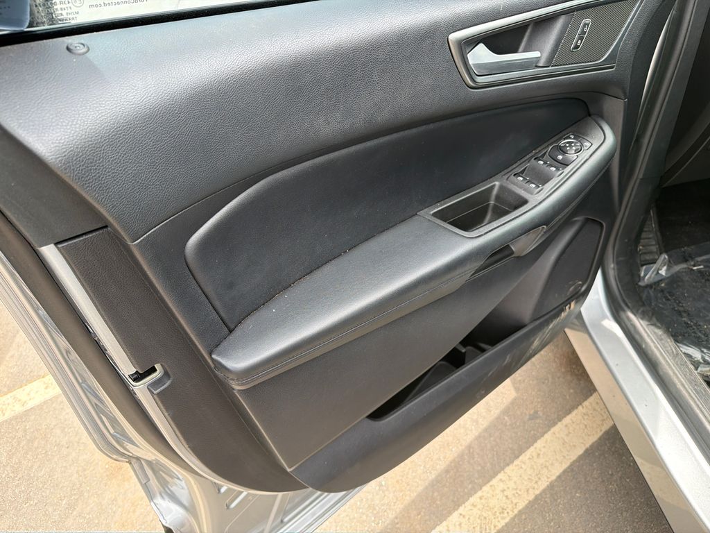 Used 2021 Silver Ford SE image 10