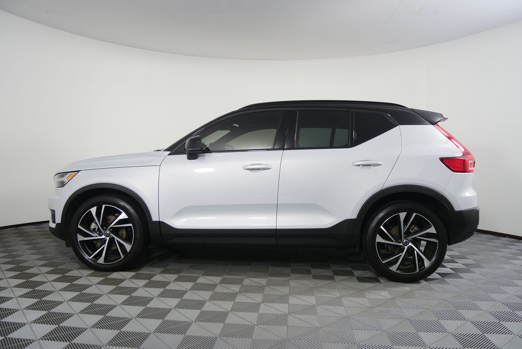 Thumbnail: 2022 Volvo XC40 - 6