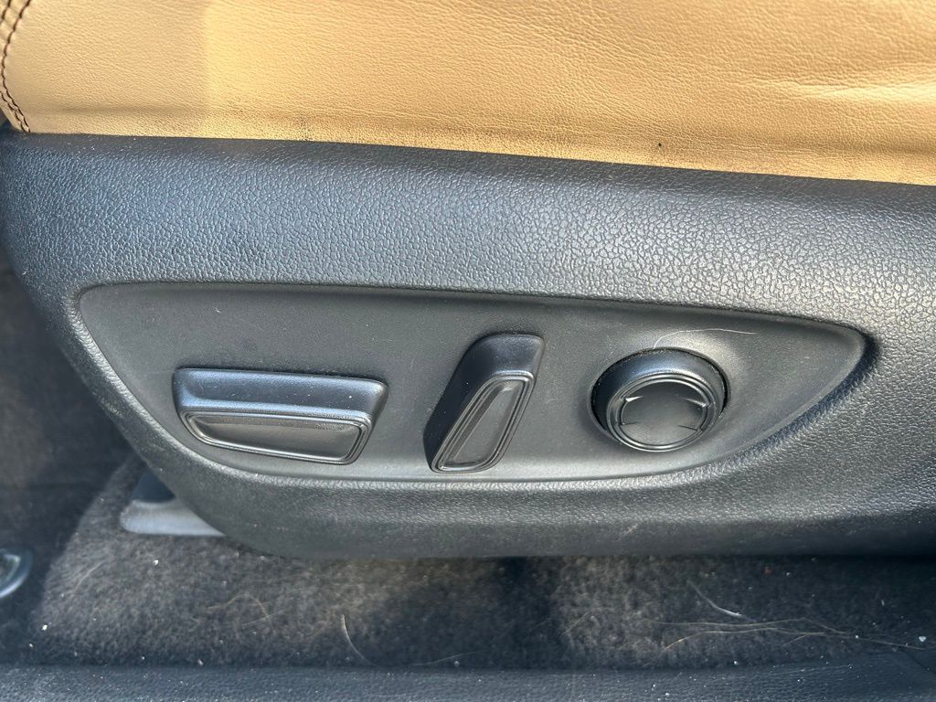 2019 Toyota RAV4 XLE Premium 23