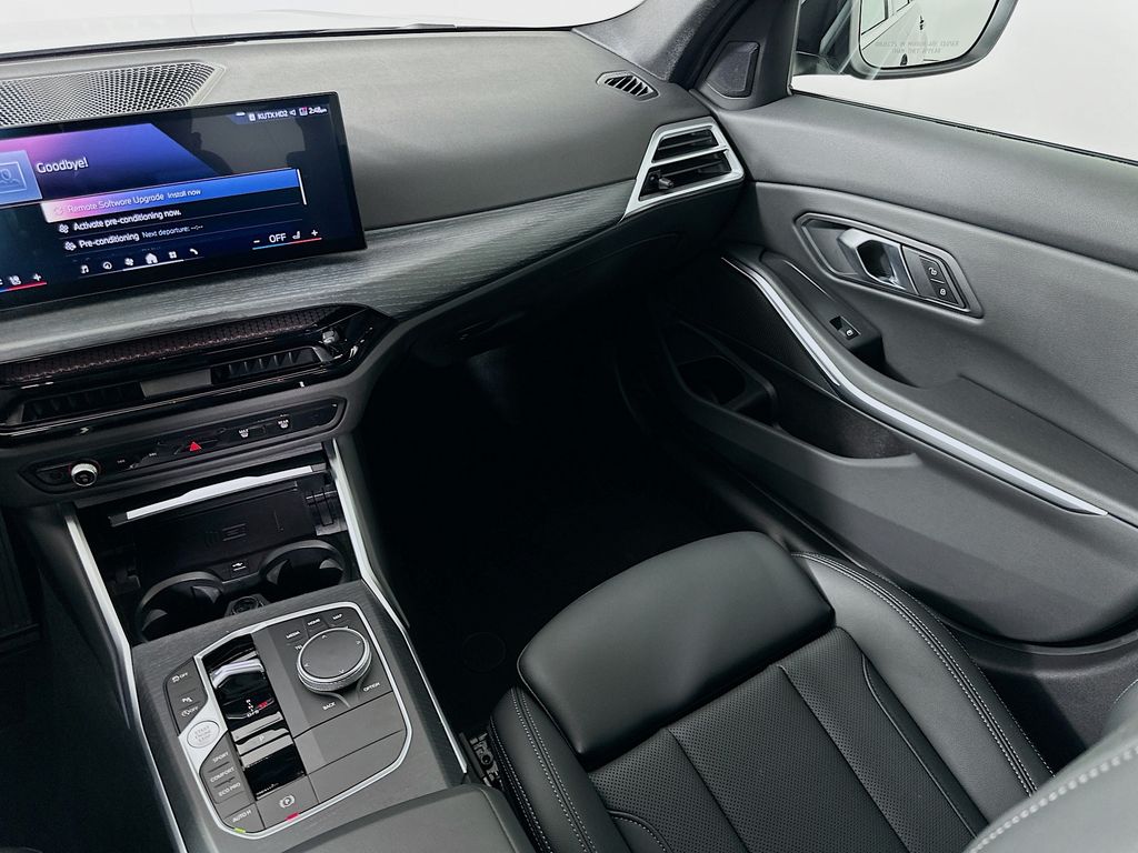 Thumbnail: 2025 BMW 3 Series - 24