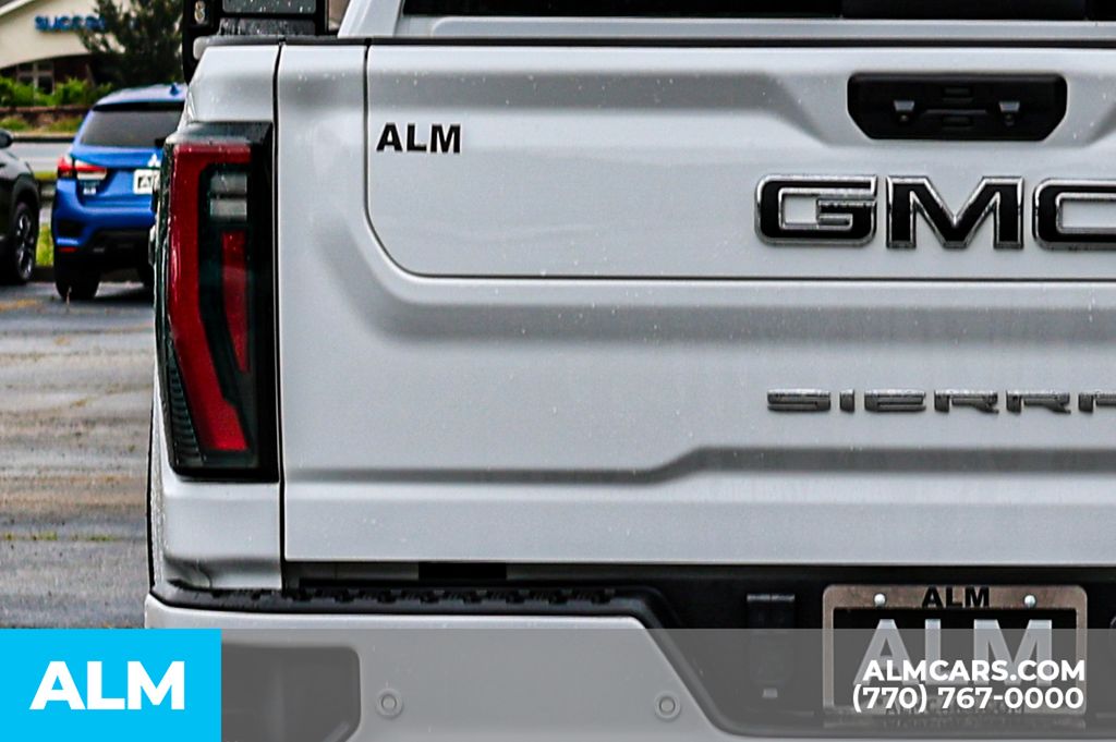 Used 2025 White GMC AT4 image 13