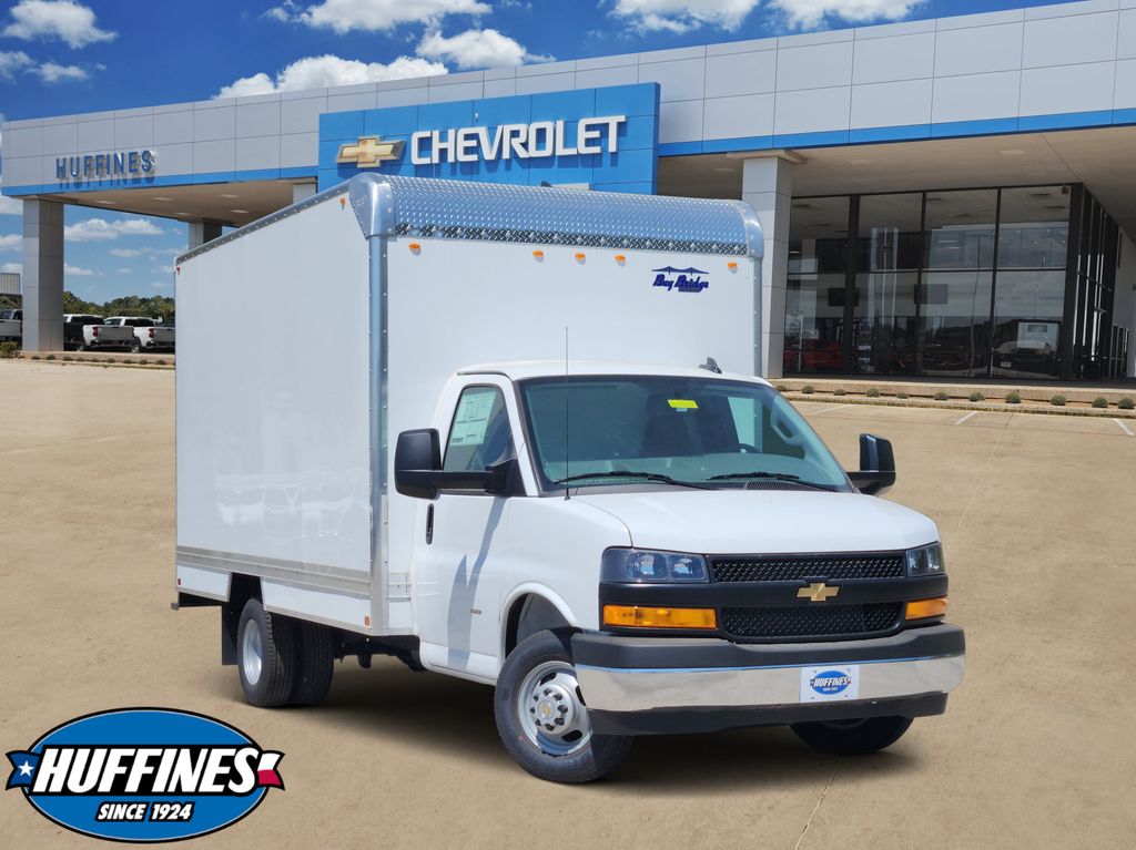 Summit White 2026 Chevrolet Express Chassis Van Rear-Wheel Drive 8-Speed Automatic