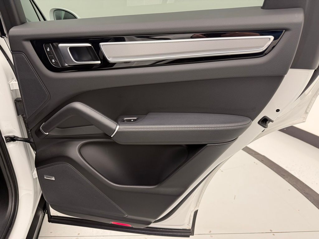 Thumbnail: 2023 Porsche Cayenne - 27