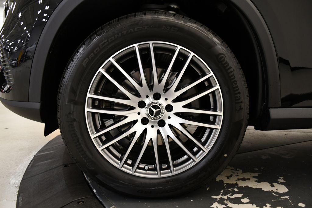 2025 Mercedes-Benz GLC 300 13