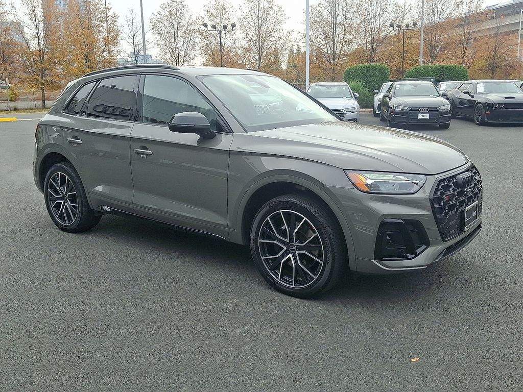 Thumbnail: 2023 Audi SQ5 - 3