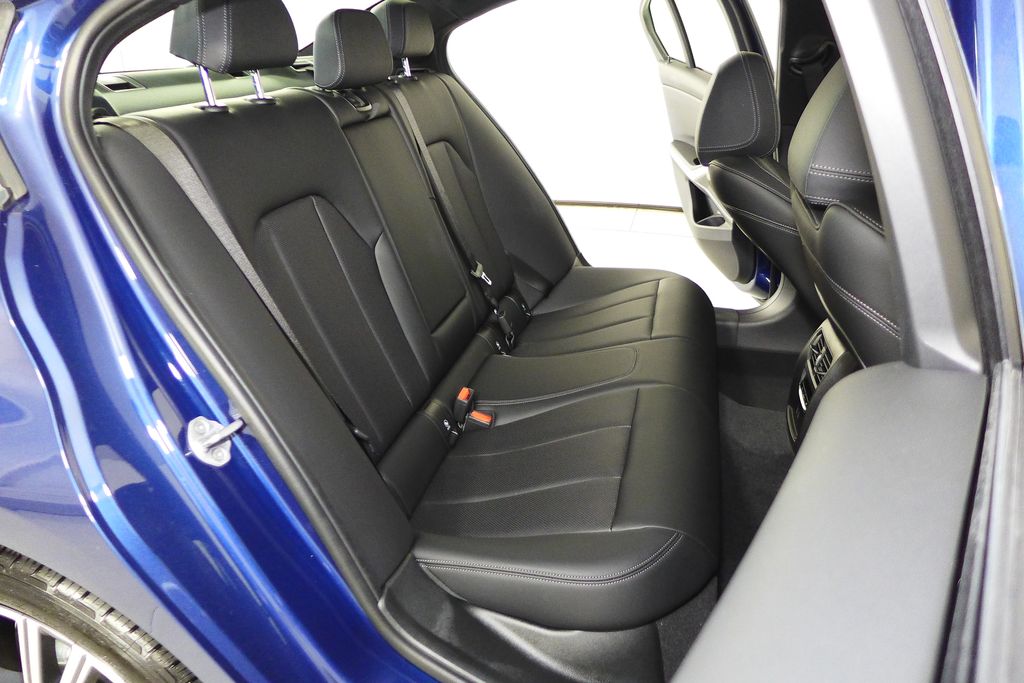 2024 BMW 3 Series 330i xDrive 20