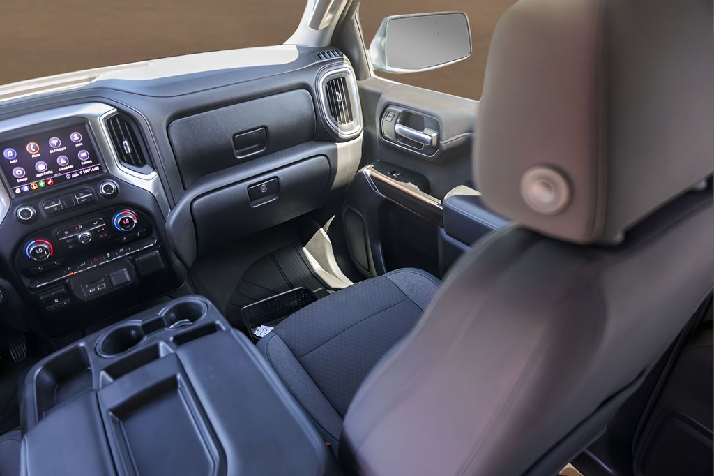 Used 2020 Silver Chevrolet LT image 27