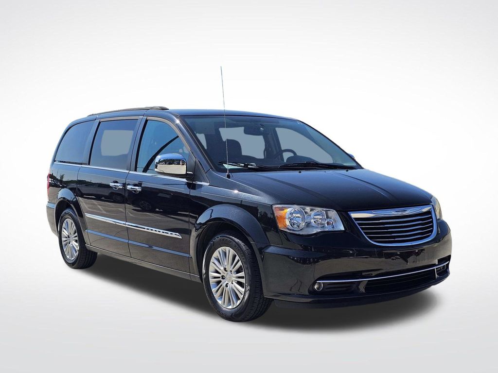 Brilliant Black Crystal Pearlcoat 2015 Chrysler Town & Country Minivan Front-Wheel Drive 6-Speed Automatic