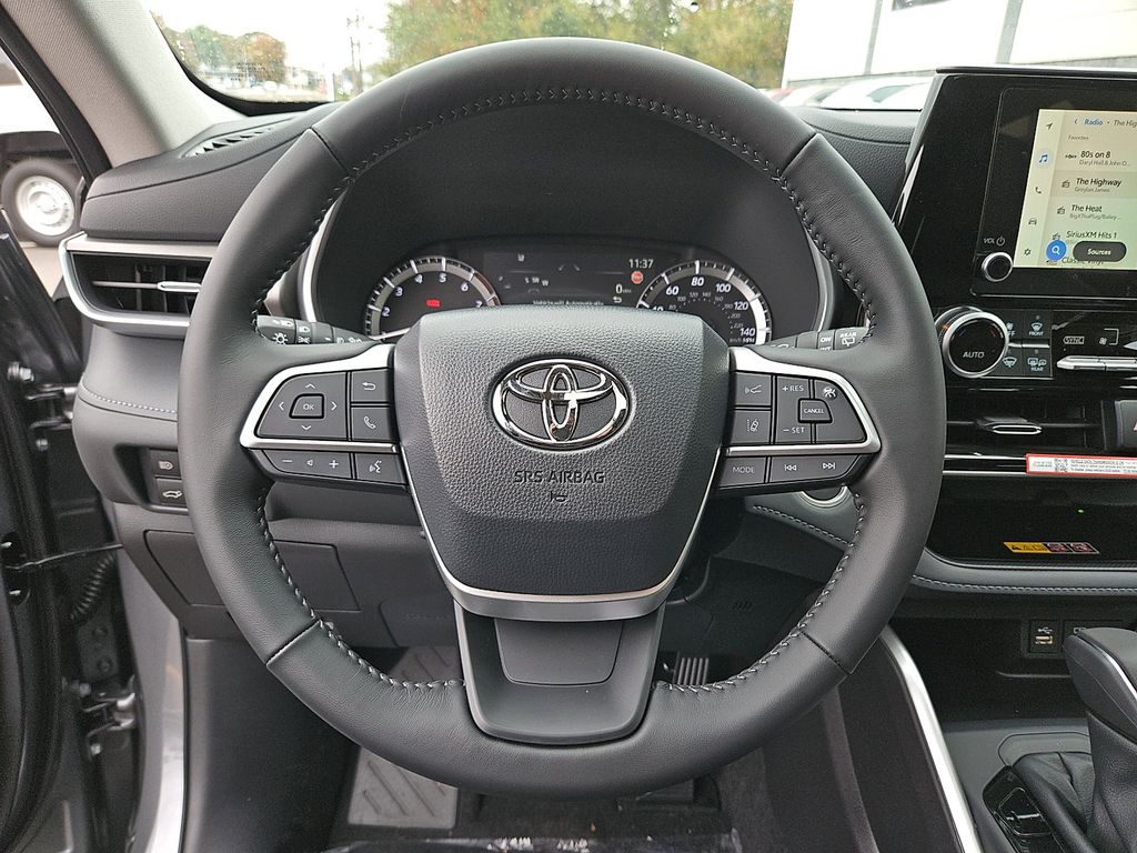 Thumbnail: 2026 Toyota Highlander - 15