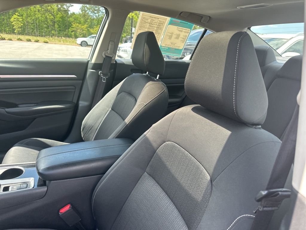2022 Brilliant Silver Metallic Nissan Altima 2.5 SV FWD Sedan