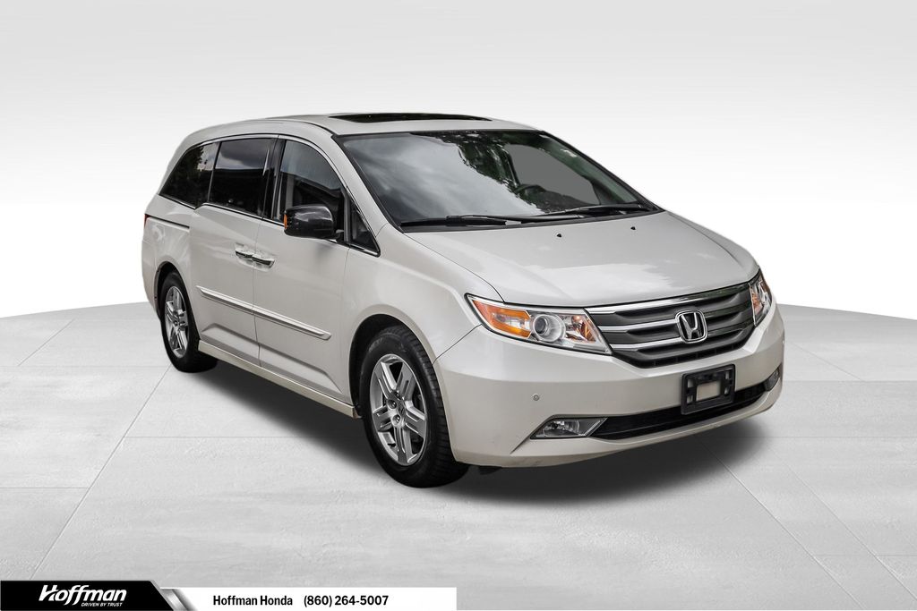  2013 Honda Odyssey Touring FWD   