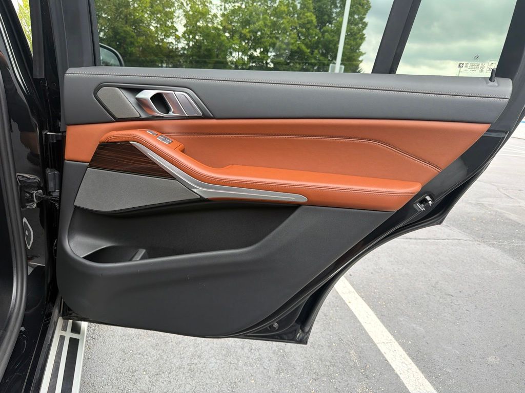 Thumbnail: 2026 BMW X7 - 27